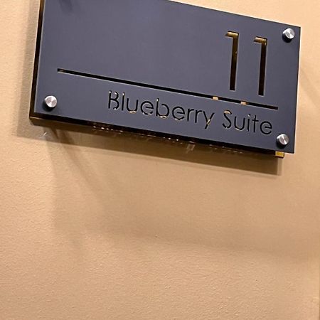 The Blueberry Hotel Pontypridd Bagian luar foto