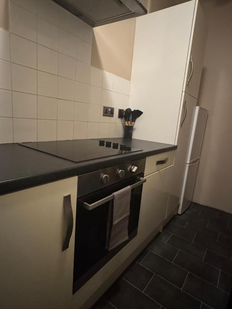 The Blueberry Hotel Pontypridd Bagian luar foto