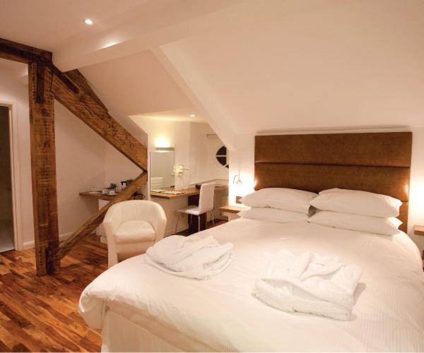 The Blueberry Hotel Pontypridd Ruang foto