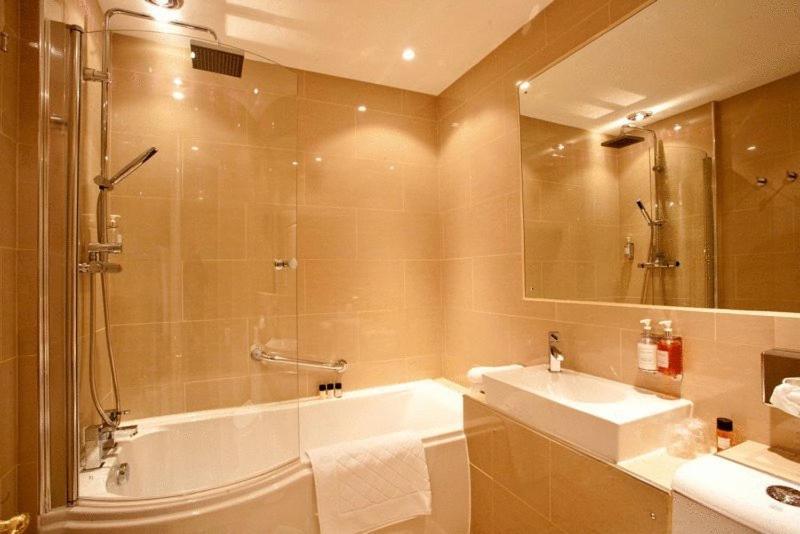 The Blueberry Hotel Pontypridd Ruang foto