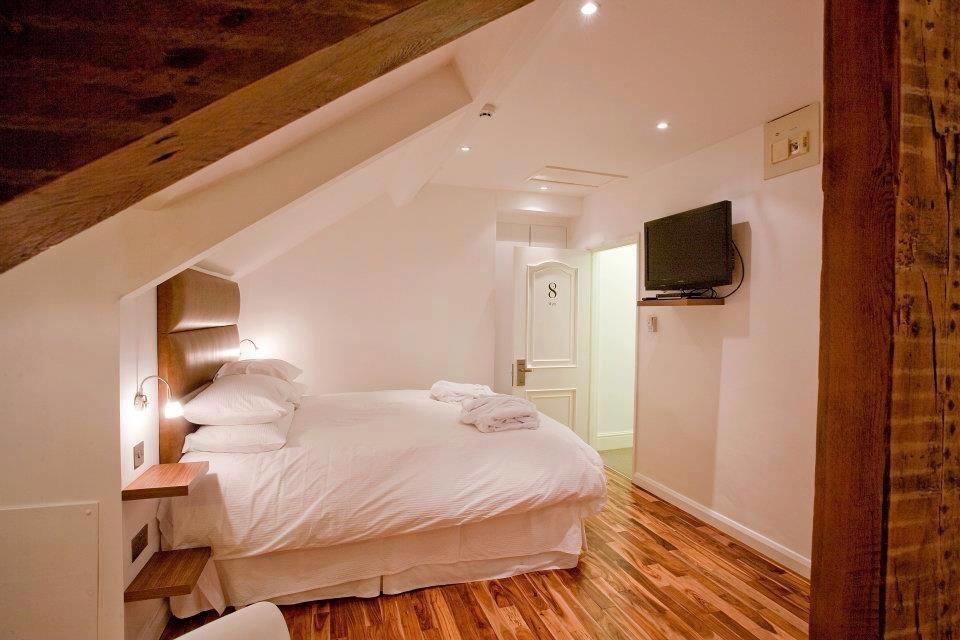 The Blueberry Hotel Pontypridd Bagian luar foto